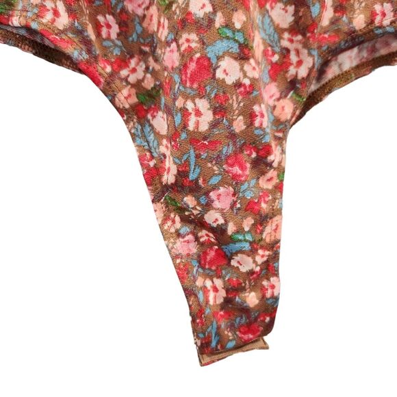 Daytrip‎ Floral Bodysuit  Size L  Pink Snap - Picture 6 of 15